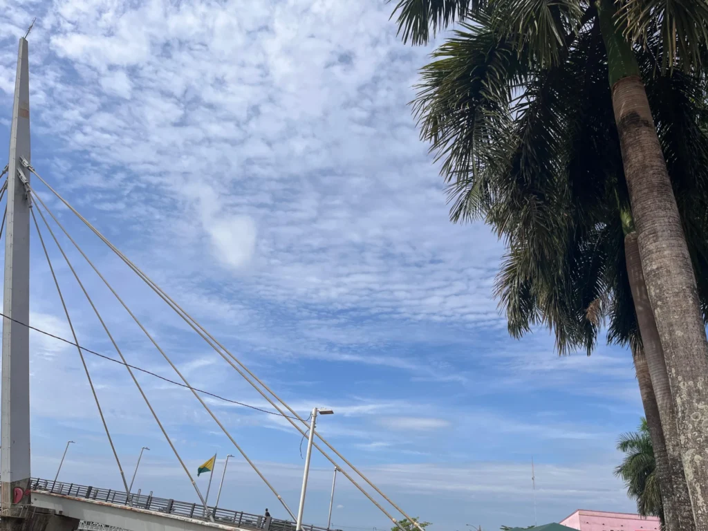 Terça-feira (29) deve ser quente e abafada, com possibilidade de chuvas rápidas no Acre