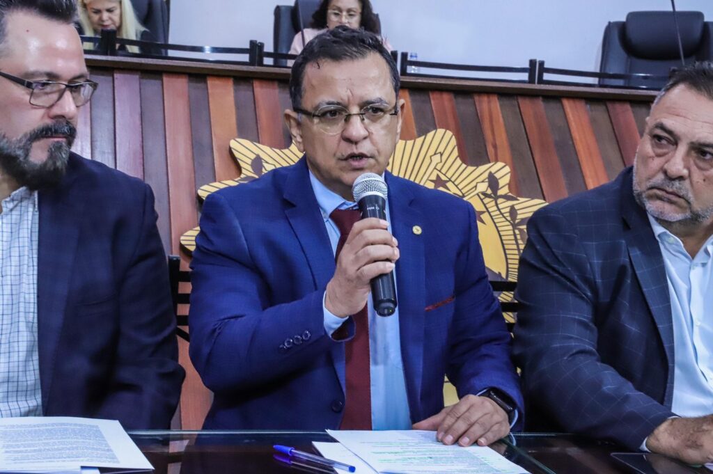 A pedido de Gonzaga, Aleac debate com parlamentares e instituições a reabertura da estrada entre Porto Walter e Cruzeiro do Sul