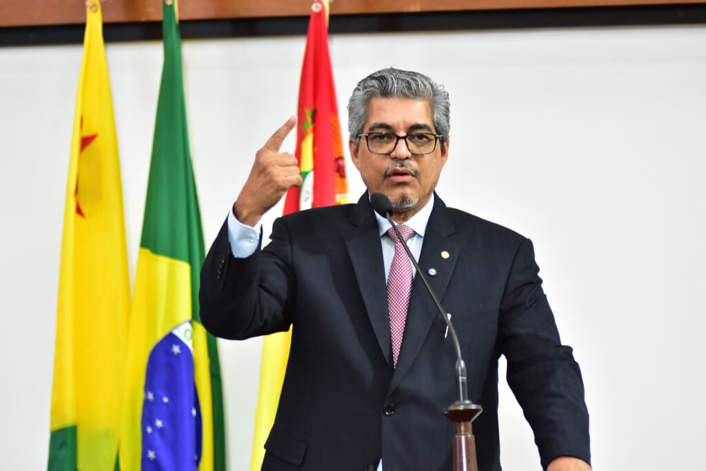 Edvaldo questiona transferência do patrimônio público do setor de Nefrologia da Fundação para a iniciativa privada