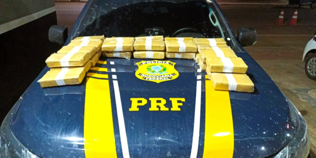 Veículo abandonado com 37 kg de droga é encontrado em rodovia no interior do Acre