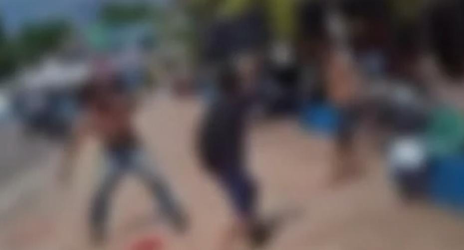 Vídeo mostra briga e luta corporal entre indígenas em cidade no interior do Acre