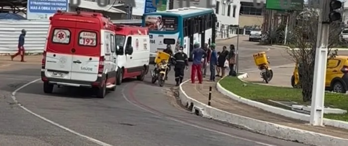 Servidora dos Correios fica em estado grave após acidente com ônibus em Rio Branco