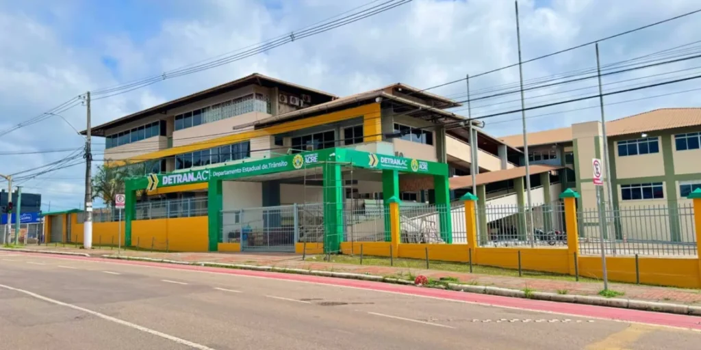 Detran notifica mais de 130 condutores do Acre por infrações de trânsito; veja nomes