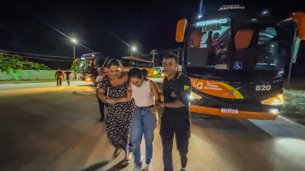 Passageiros da Transacreana passam mal devido ao calor por falha no ar-condicionado