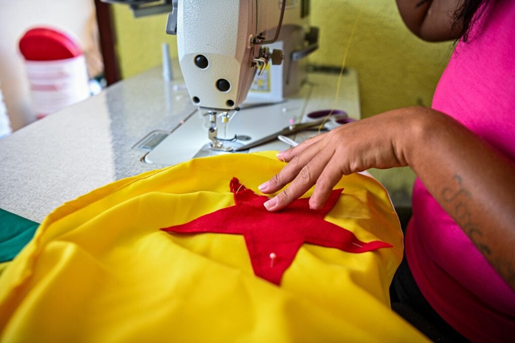 Projeto de costura promove profissionalização e oportunidade de recomeço a detentas no Acre