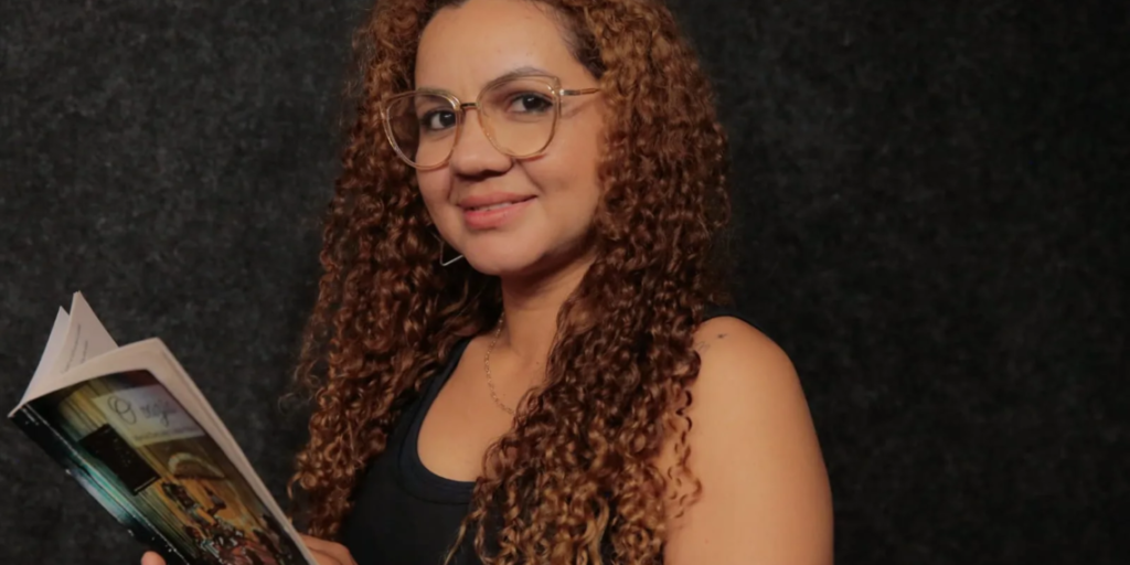 Escritora do Acre lança livro “Vazio” com poesias sobre processo de cura e homenagem aos pais falecidos