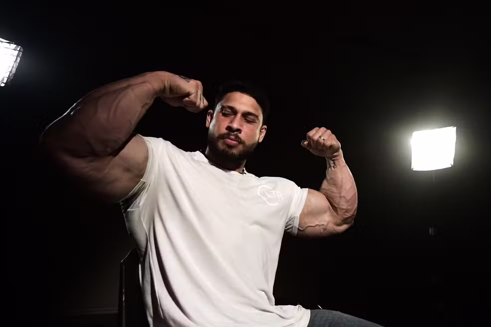 Acreano Ramon Dino troca ovo por salmão após sucesso e alerta para uso de anabolizantes