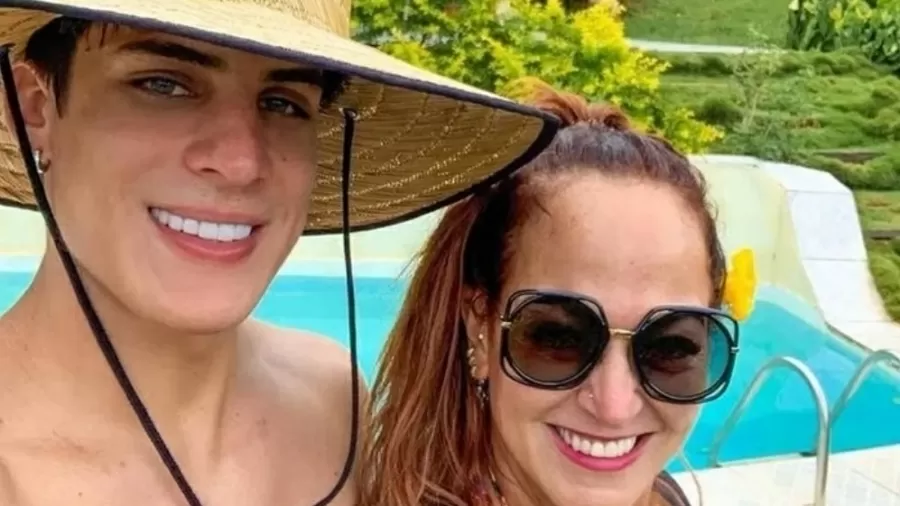 Tiago Ramos elogia a ex, mãe de Neymar: ‘Coroa gostosa’