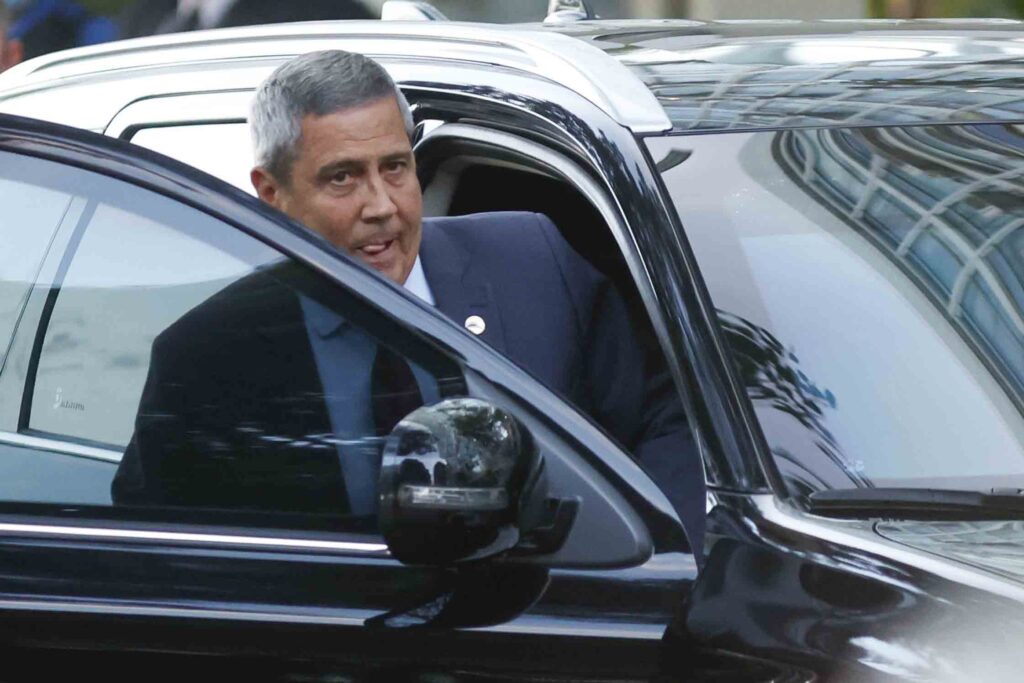 frase-de-thatcher:-veja-ultimo-post-de-braga-netto-antes-de-ser-preso