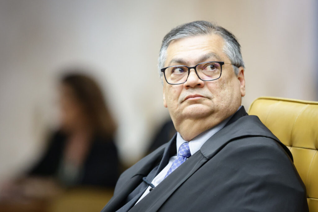 Dino determina suspensão de pagamento de R$ 4,2 bilhões emendas e pede investigação da PF dino-suspende-pagamento-de-r$-4-bi-em-emendas-e-pede-que-pf-investigue