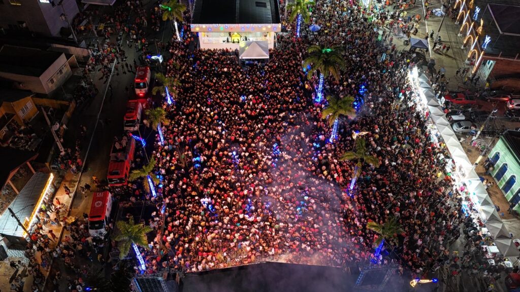 Cruzeiro do Sul Celebra o Natal com Show da Dupla Cleber e Cauan e um Público de Mais de 30 Mil Pessoas