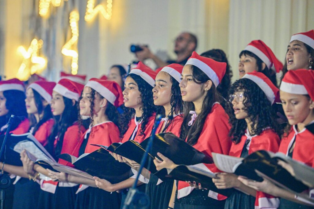 Sob as luzes do Palácio Rio Branco, Cantata de Natal emociona centenas de pessoas