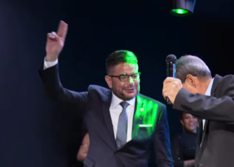 Gladson posta vídeo dançando ao comemorar pagamento da 2ª parcela do 13º: “Modo sabadou”