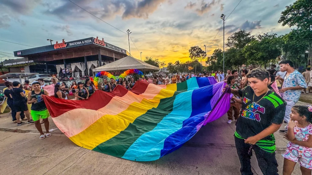Parada LGBT+ reúne cerca de 7 mil pessoas em Rio Branco