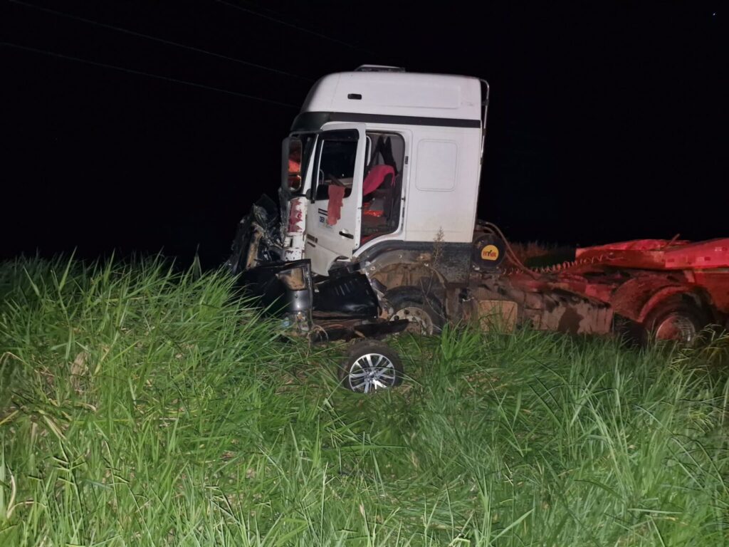 Vídeo mostra carro de empresário completamente destruído após trágico acidente na AC-40