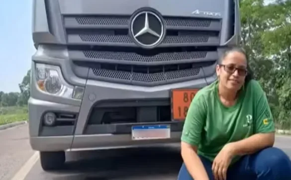 Bombeiros encontram corpo de motorista de carreta que caiu de ponte