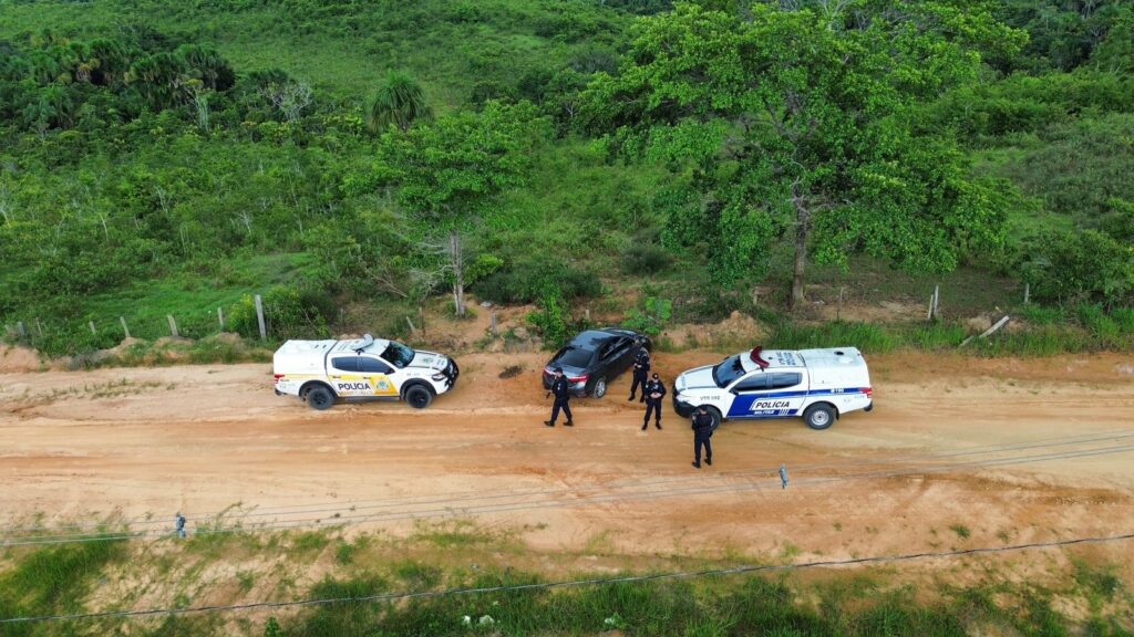 Policial tem sua casa invadida e é feito de refém por quatro criminosos em Cruzeiro do Sul