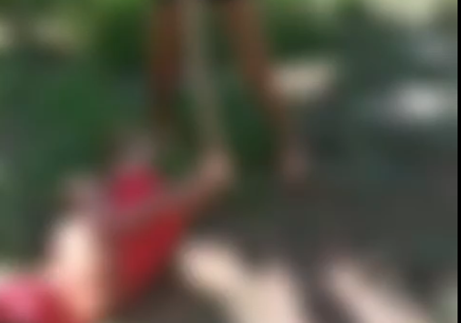 Alvos de ‘corretivo’ de facção, mulheres são espancadas após se envolverem em briga; IMAGENS FORTES