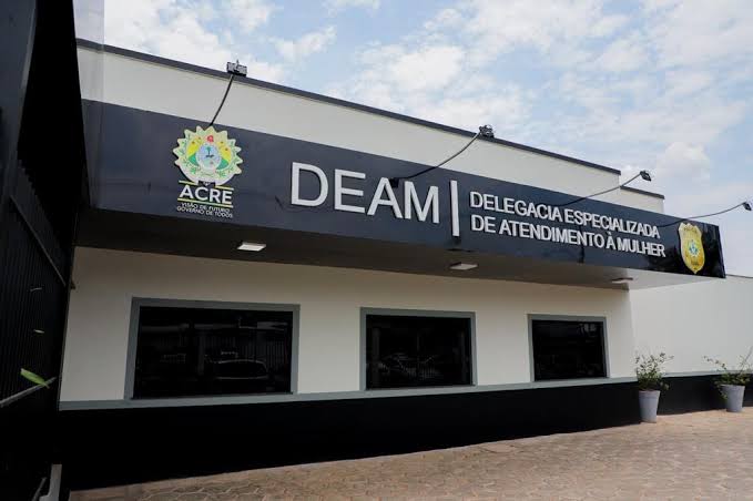 Mulher esfaqueia marido após ele se recusar a levar filha ao médico no Acre