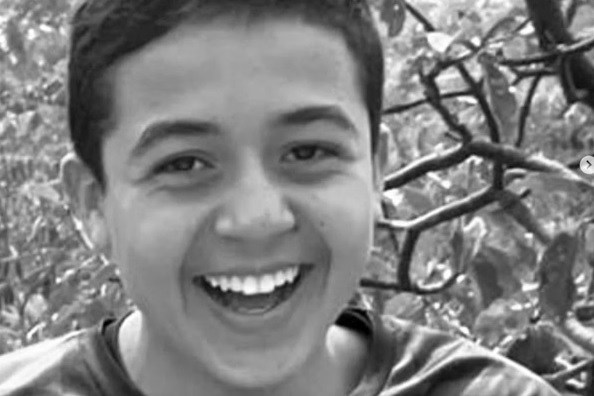 Garoto de 13 anos morre “comido” por bactéria em hospital; família denuncia negligência médica