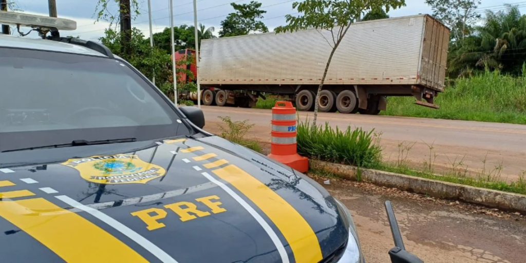 Caminhão com sinais de adulteração é apreendido em fiscalização na BR-364