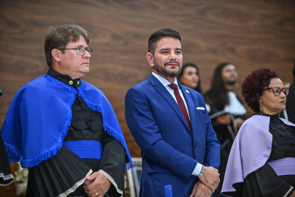 Gladson Cameli participa da formatura de Jornalismo da UFAC e destaca papel da imprensa
