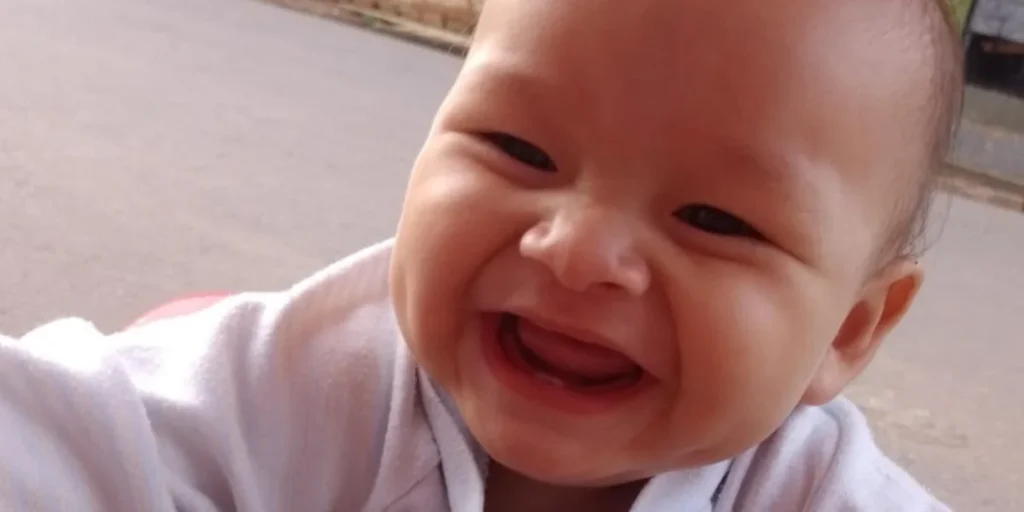 No Acre, bebê luta pela vida após pneumonia, dengue e derrame; família faz apelo por doação de sangue