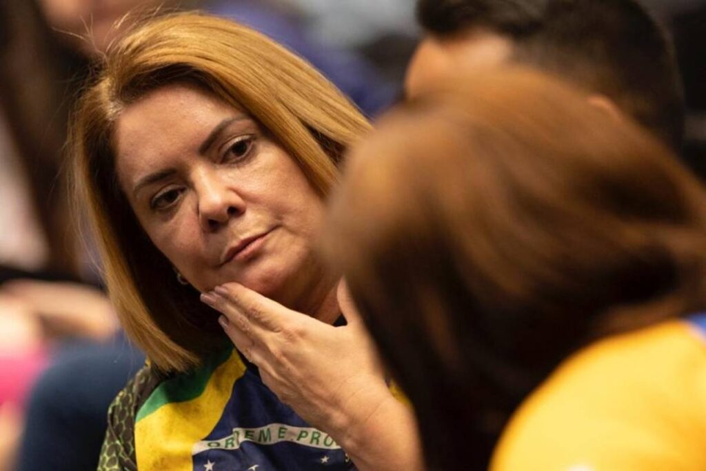 Governo Lula devolve nacionalidade brasileira a ex-mulher de Bolsonaro governo-lula-devolve-nacionalidade-brasileira-a-ex-mulher-de-bolsonaro