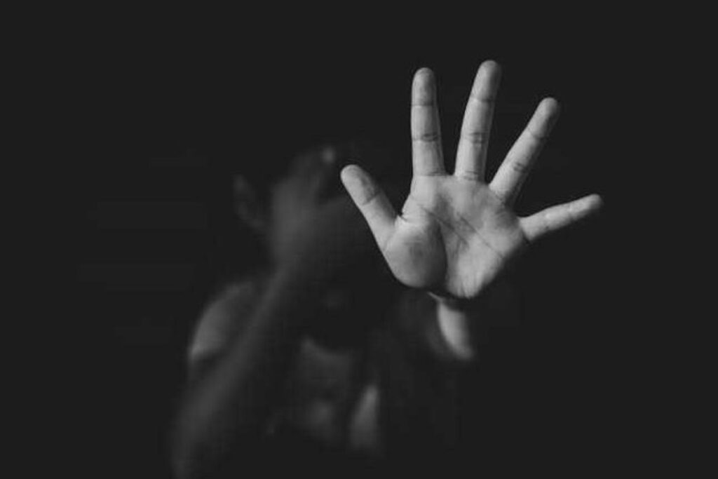 homem-de-72-anos-e-condenado-por-estupro-apos-beijar-menina-de-11-anos