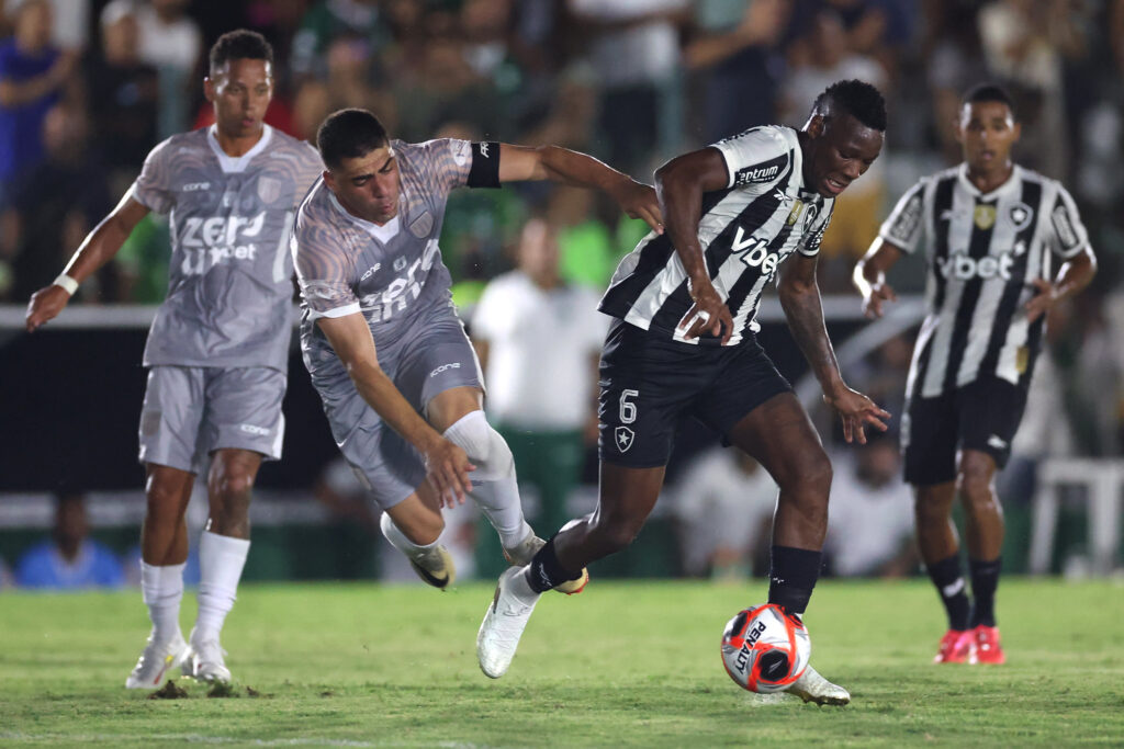 botafogo-tropeca-e-fica-no-empate-com-o-boavista-pelo-carioca