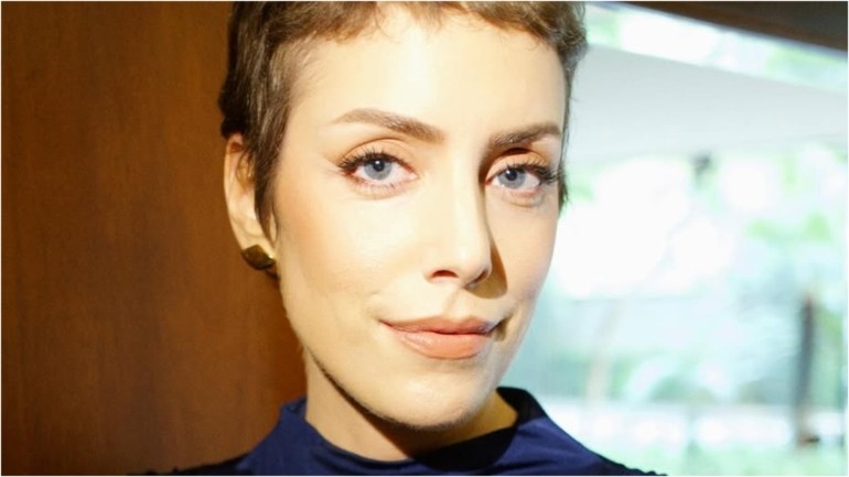 Fabiana Justus comemora crescimento dos cabelos após tratar câncer: ‘Estou amando’