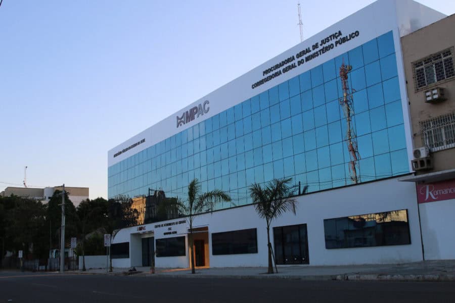 Policial penal e mais 15 pessoas são denunciadas por facilitar entrada de celulares no presídio de Cruzeiro do Sul