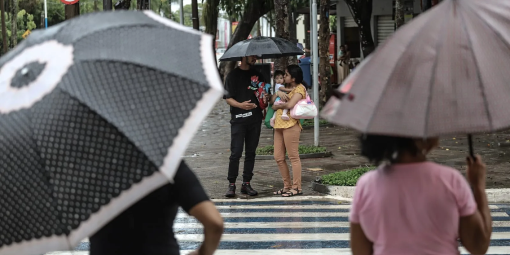 Temperaturas caem e terça-feira (18) será de céu nublado no Acre