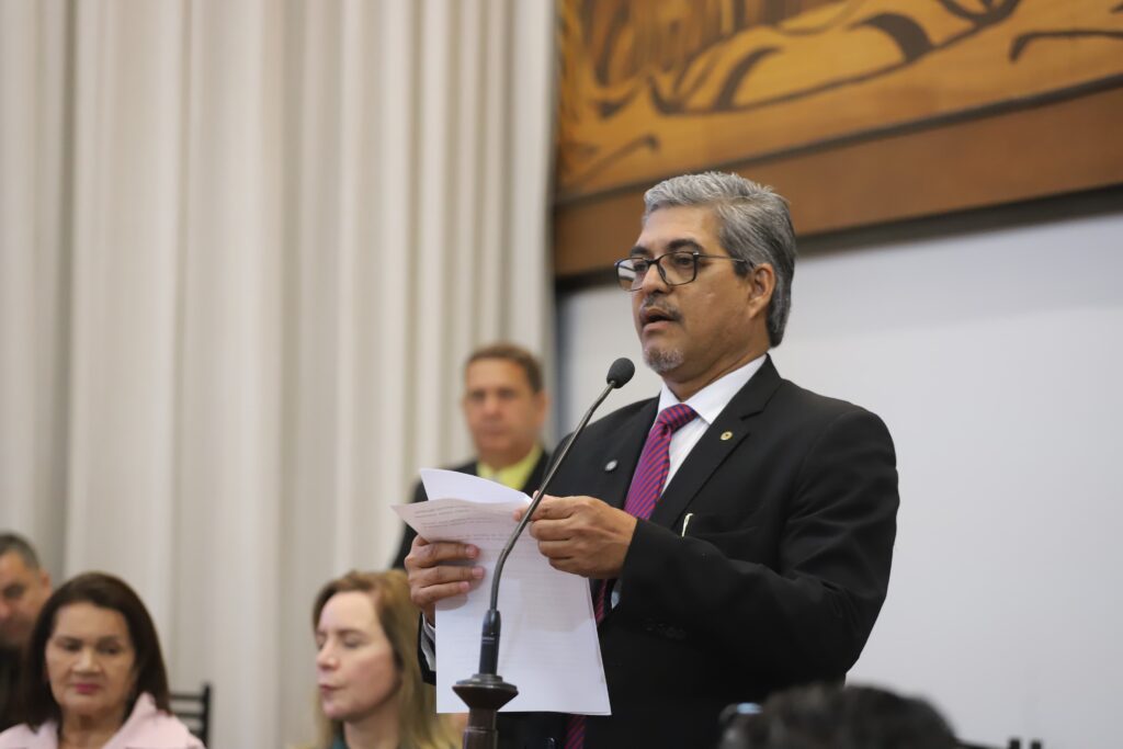 No retorno da Aleac, Edvaldo Magalhães diz que oposição é ‘construtora de soluções’ e lembra desafios na Educação e Saúde