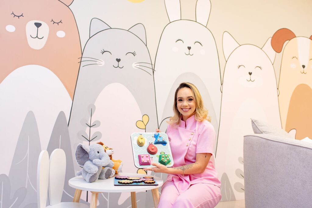 Neuropsicóloga inaugura consultório para atender crianças e adolescentes com AUTISMO, TDAH e promove saúde mental