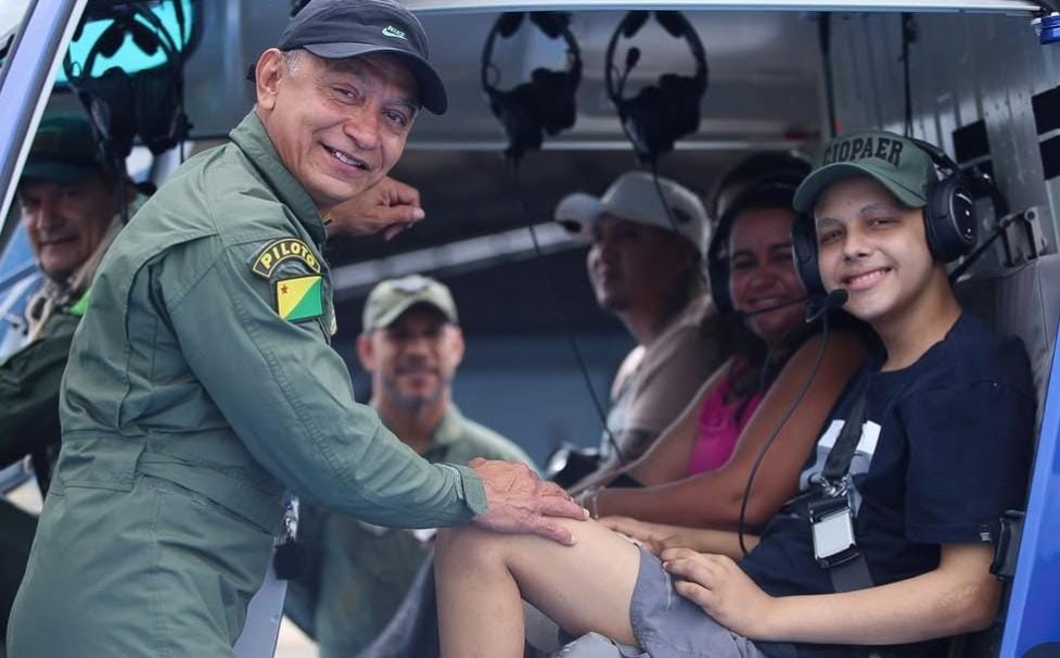 No Acre, menino com câncer realiza sonho de voar de helicóptero