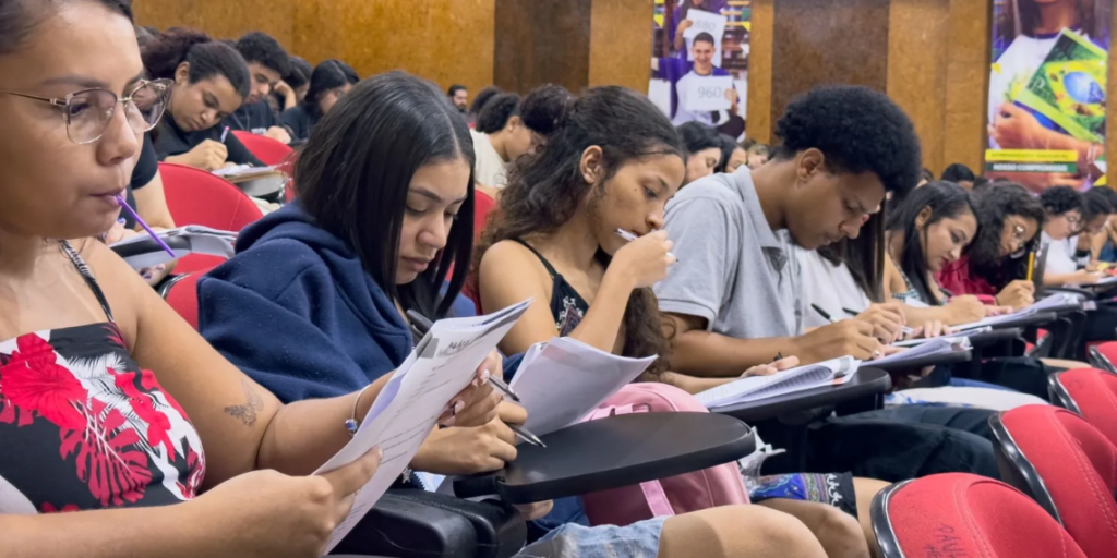 Número de pessoas com ensino superior no Acre cresce mais de 600% em três décadas