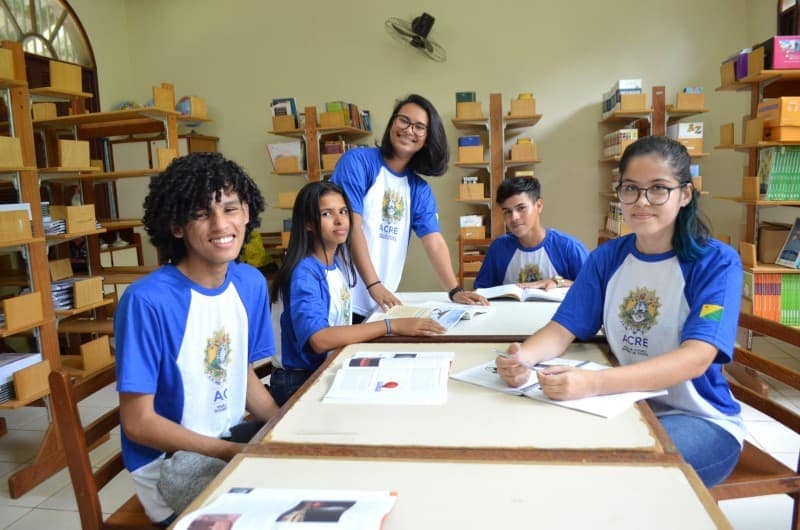 Acre institui comitê para implementação do Novo Ensino Médio