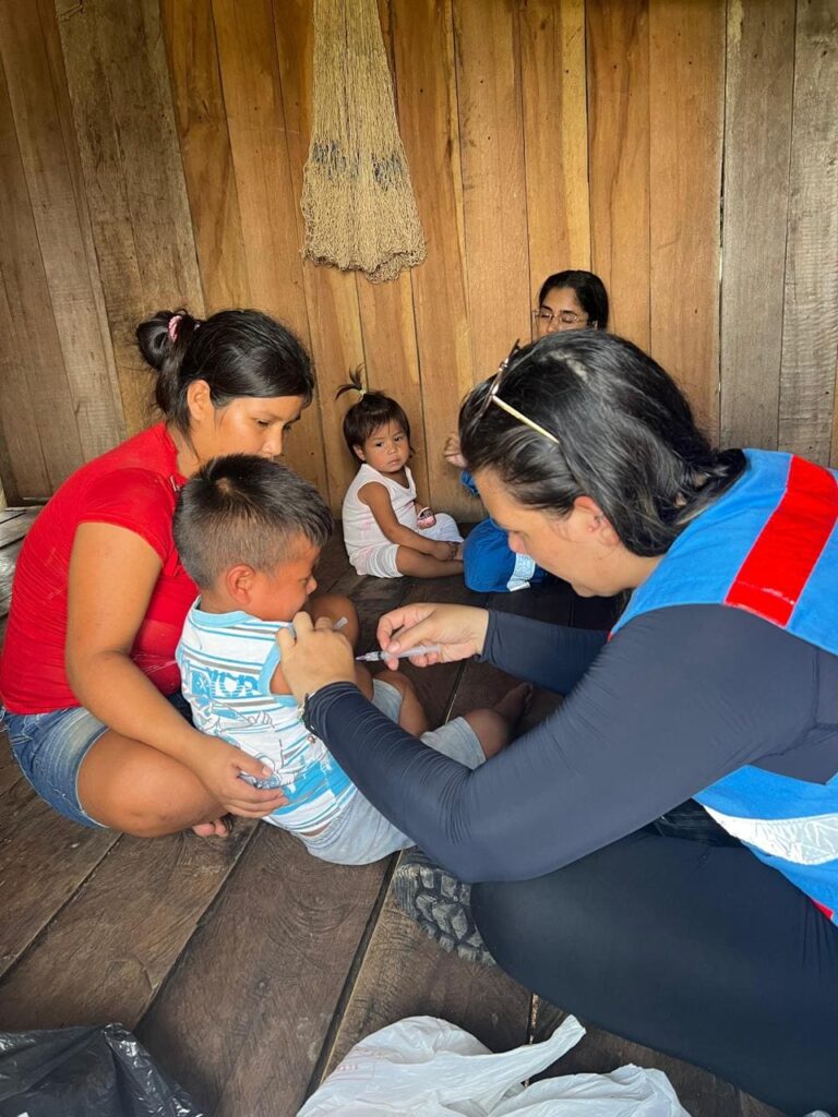 Vacina contra gripe e covid-19 estão disponíveis o ano todo para crianças, gestantes e idosos em postos de saúde do Acre