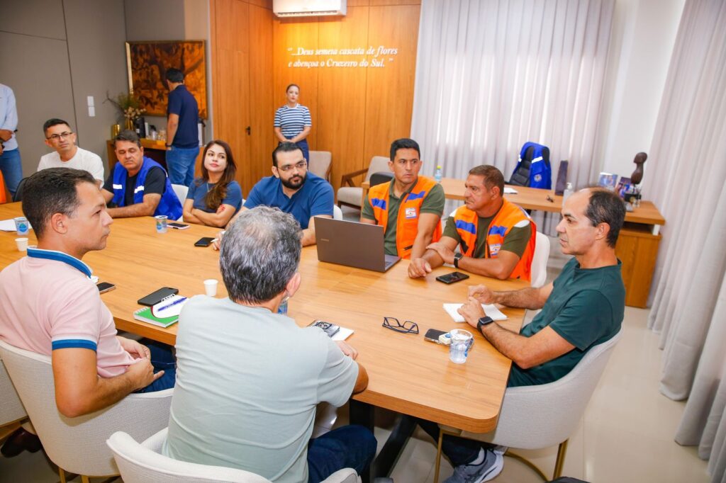 Zequinha Lima prepara abrigos para famílias atingidas pela cheia do Rio Juruá