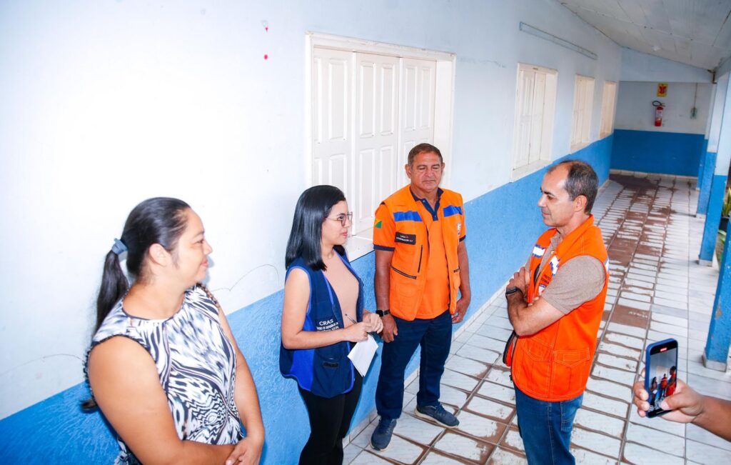 Cheia do Rio Juruá: Zequinha Lima presta assistência às famílias dos abrigos