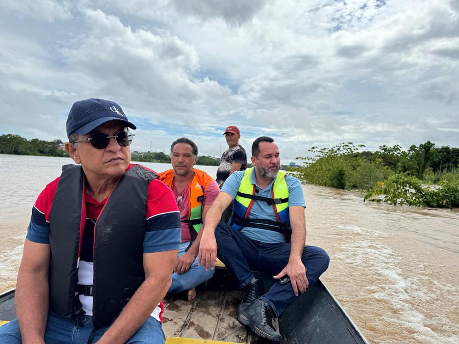 Gonzaga leva apoio a desabrigados pela cheia em Cruzeiro do Sul: “A Aleac deve ir onde o povo precisa”