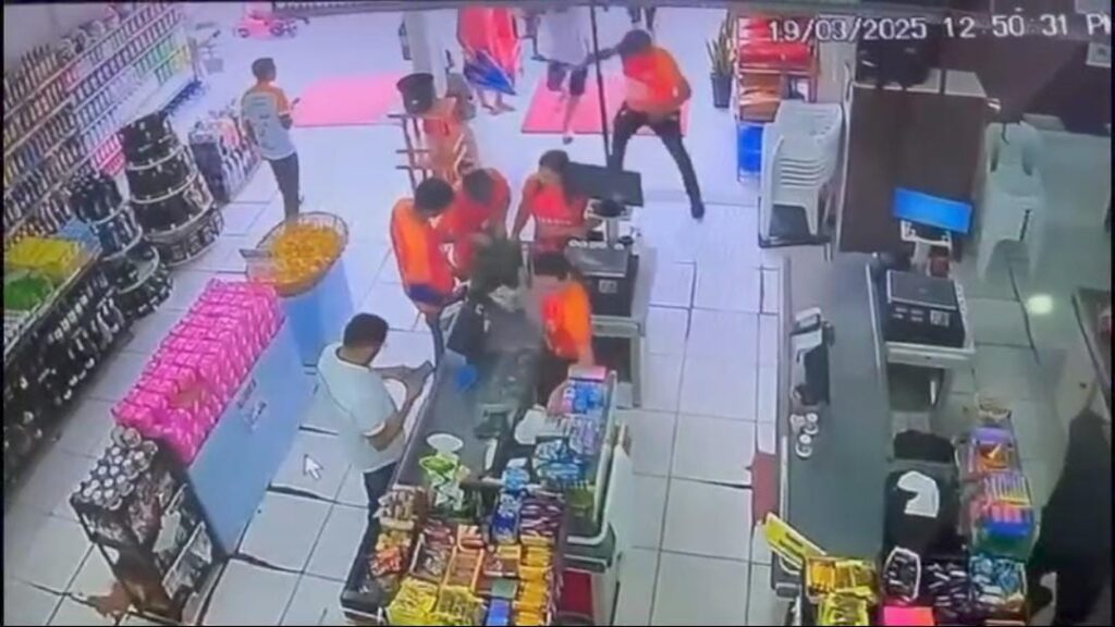 Em Tarauacá, criminosos assaltam loja e levam dinheiro e celulares; ASSISTA