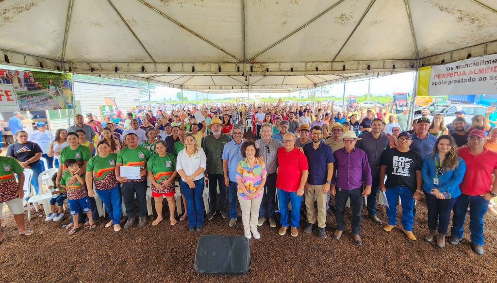 Edvaldo Magalhães destaca trabalho de Perpétua Almeida no apoio à Agricultura Familiar: ‘a nossa vida toda foi sempre de investir no coletivo’