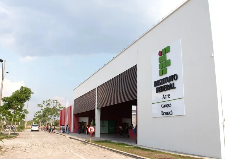 Ifac abre processo seletivo para contratação de professor substituto