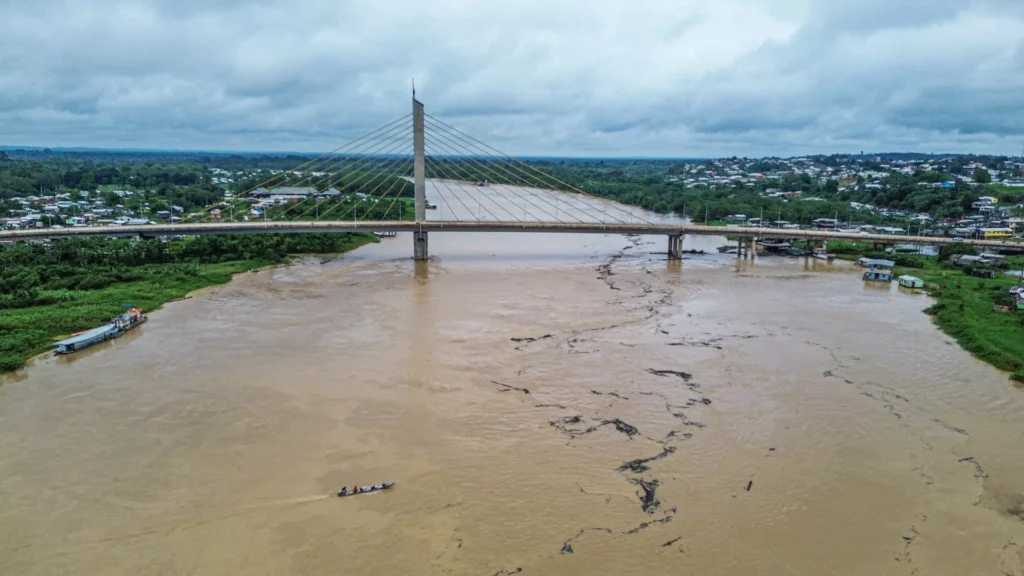 Rio Juruá sobe novamente e volta a preocupar em Cruzeiro do Sul
