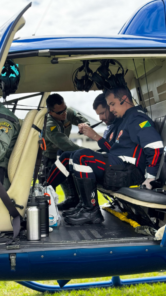 Criança indígena com problemas respiratórios é resgatada de helicóptero pelo SAMU em Cruzeiro do Sul