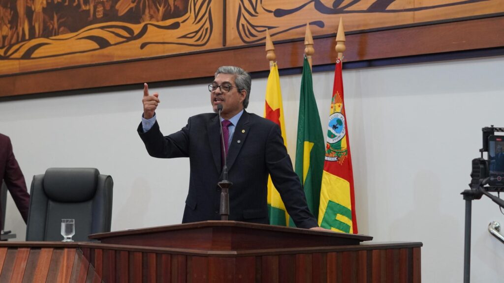 Edvaldo defende recomposição da tabela da Educação e pagamento daquilo que foi retirado ao longo dos três últimos anos