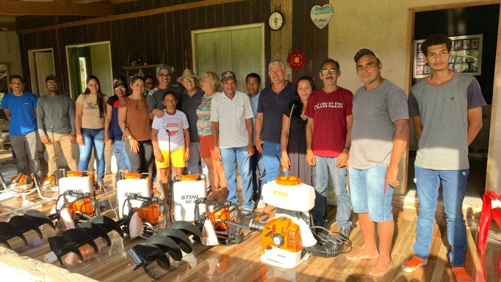 Agricultores da Comunidade São João são beneficiados com 33 mil mudas de café e kits com equipamentos adquiridos com emendas de Edvaldo e Perpétua