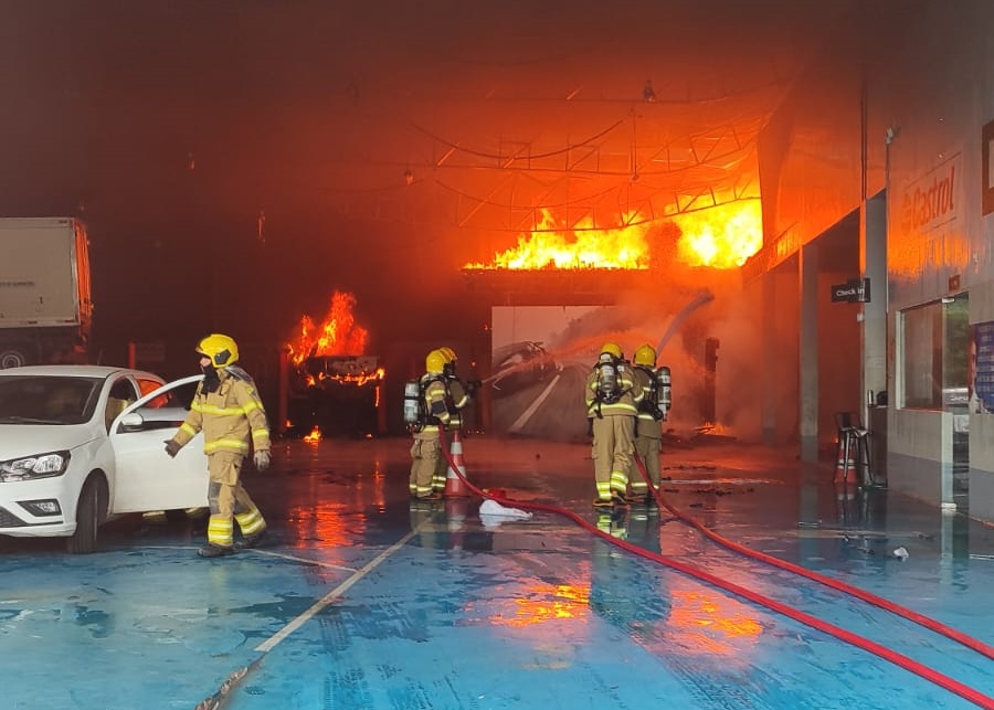 Incêndio mobilizou mais de 40 bombeiros em Cruzeiro do Sul
